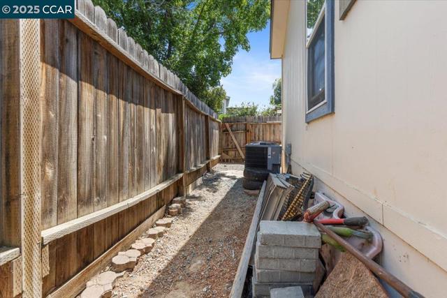 193 Maureen Cir, Bay Point CA: https://media.crmls.org/mediaz/30782199-2d4c-40a0-a0a2-0635d363dbf0.jpg