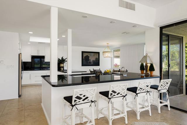 9 Rutgers Court, Rancho Mirage CA: https://media.crmls.org/mediaz/307855b8-28b1-4362-9086-b2c8a52a92af.jpg