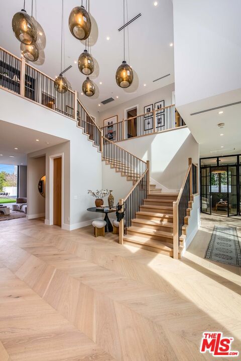15907 Valley Vista Boulevard, Encino CA: https://media.crmls.org/mediaz/30787da4-743a-4ea4-a330-39a5bbc61775.jpg