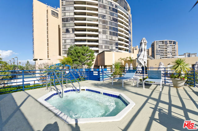 4316 Marina City Drive, Marina del Rey CA: https://media.crmls.org/mediaz/3078bd98-3299-4615-a92f-58fb21dc7bcb.jpg