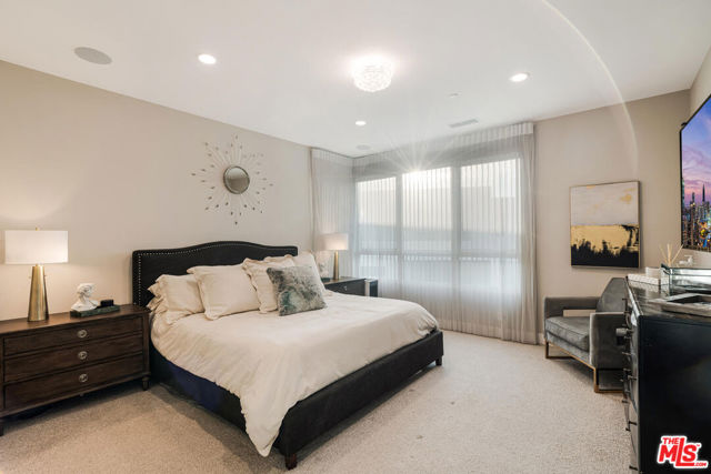 5929 Coral Place, Playa Vista CA: https://media.crmls.org/mediaz/30795fb5-f32c-45c3-8112-135b33121460.jpg
