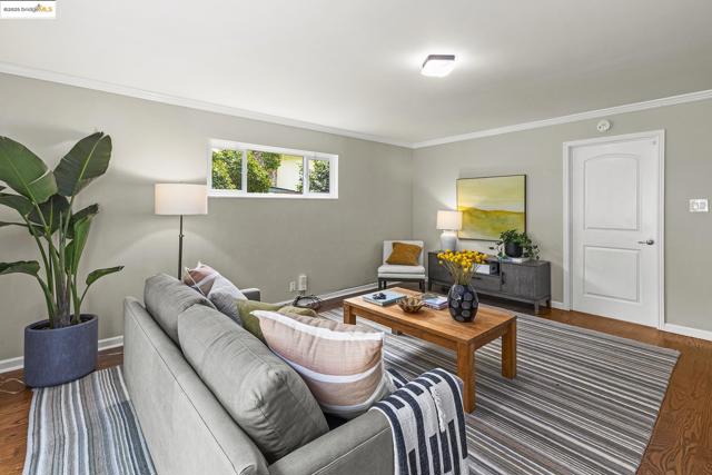 21 Maggiora Ct, Oakland CA: https://media.crmls.org/mediaz/3079b7d8-db72-4c77-8c07-da8b05f0186a.jpg