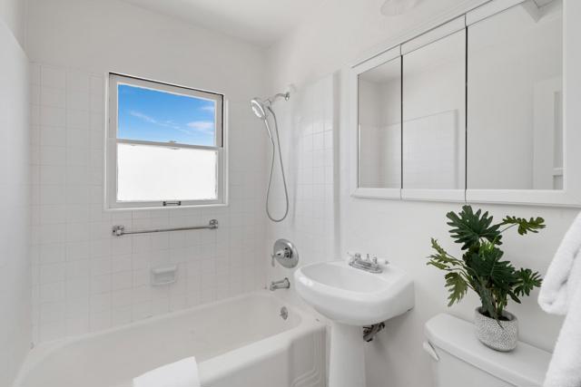Detail Gallery Image 14 of 25 For 430 G Ave, Coronado,  CA 92118 - 1 Beds | 1 Baths