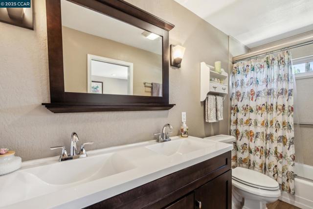 700 Golf Club Way, Pleasant Hill CA: https://media.crmls.org/mediaz/3079f686-ac7f-4e55-83f3-43b150ed32ea.jpg