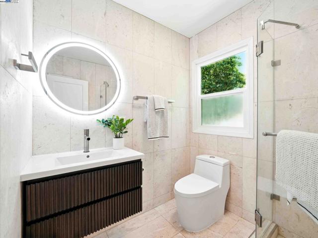 160 Moraga Way, Orinda CA: https://media.crmls.org/mediaz/307ab8dc-8ef2-4b58-b815-a1a7d600e9fd.jpg