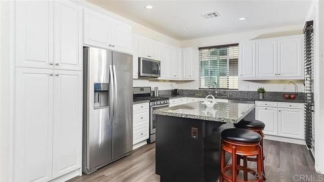 Detail Gallery Image 6 of 21 For 16160 Veridian Cir, San Diego,  CA 92127 - 4 Beds | 3/1 Baths