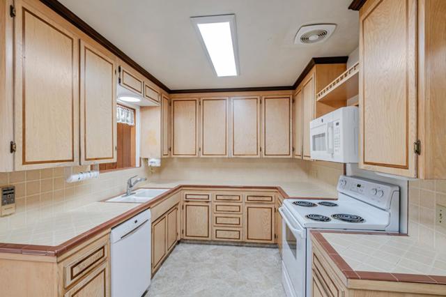332 Arthur Road, Watsonville CA: https://media.crmls.org/mediaz/307b4fbb-b8b1-4aa7-9af1-a55f4e40b52f.jpg