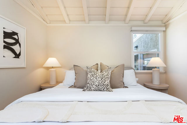 2722 Granville Avenue, Los Angeles CA: https://media.crmls.org/mediaz/307bcdf5-73d2-4711-9cb1-99929218e5ff.jpg