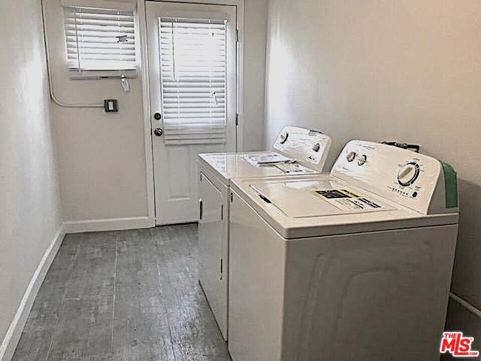 https://media.crmls.org/mediaz/307c039a-6c19-43c0-8e39-eda76fd69eae.jpg?preset=X-Large