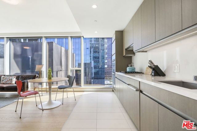 889 Francisco Street, Los Angeles CA: https://media.crmls.org/mediaz/307c5b3c-3d11-4f81-9761-a74e02b3b7ec.jpg