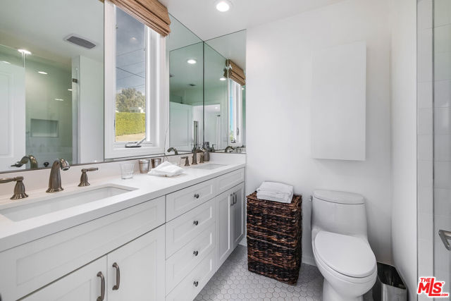 5761 Calpine Drive, Malibu CA: https://media.crmls.org/mediaz/307c9022-bdb3-4ef2-b454-a6204adcbec8.jpg