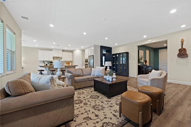 4650 Martha Ave, Tracy CA: https://media.crmls.org/mediaz/307d0f36-5292-4b48-93ad-cb53c7f1391e.jpg