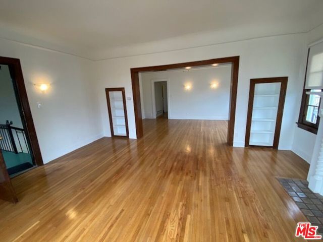 25 Falcon Avenue, Long Beach CA: https://media.crmls.org/mediaz/307e2c1f-6559-4e35-804f-47cb2a38c589.jpg