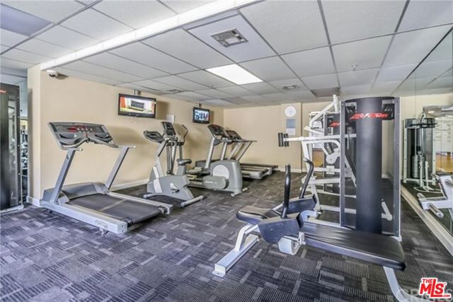 620 S Gramercy Place, Los Angeles CA: https://media.crmls.org/mediaz/307ec4e3-9665-4eb9-8729-718b1bce0b08.jpg
