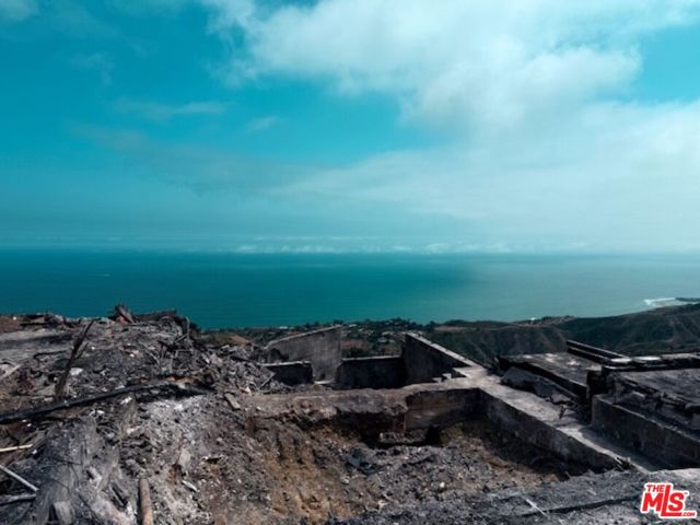 2401 Rambla Pacifico Street, Malibu CA: https://media.crmls.org/mediaz/307f1b99-6ea3-4d65-83aa-d8ca70c2ebb5.jpg