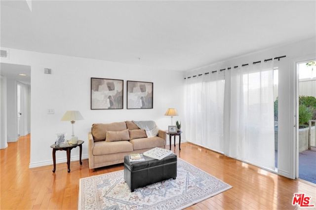 108 W Maple Street, Glendale CA: https://media.crmls.org/mediaz/307f2a11-0ce0-4558-a6bf-25d4a415b7be.jpg