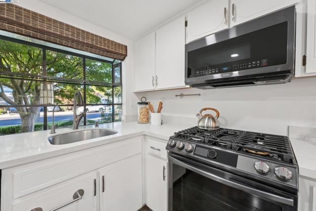 33177 Quail Drive, Union City CA: https://media.crmls.org/mediaz/307fbd61-beaf-4abb-97bc-13c629df53fe.jpg