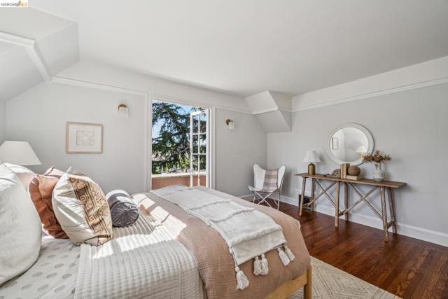 Image 45 of 59 For 4201 Lakeshore Ave