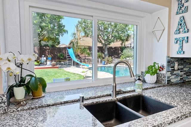 Detail Gallery Image 17 of 35 For 316 Winters Ct, San Marcos,  CA 92069 - 4 Beds | 3 Baths