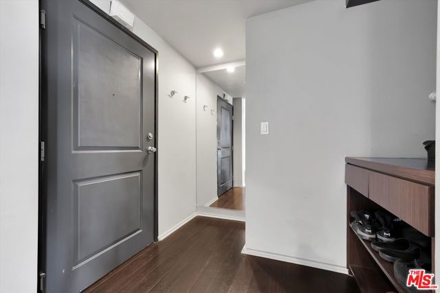 1155 N La Cienega Boulevard, West Hollywood CA: https://media.crmls.org/mediaz/30802396-de8c-478b-a3bc-ca98009e0e58.jpg