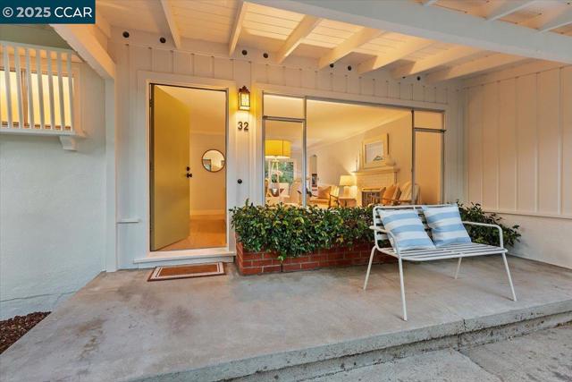 32 California Ave, Orinda CA: https://media.crmls.org/mediaz/3080c0af-80b5-4e96-ae42-9e979ba53ade.jpg