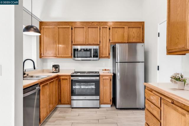 236 Canyon Woods Way, San Ramon CA: https://media.crmls.org/mediaz/308161ed-aa81-49c6-bc0a-e9374d912a11.jpg