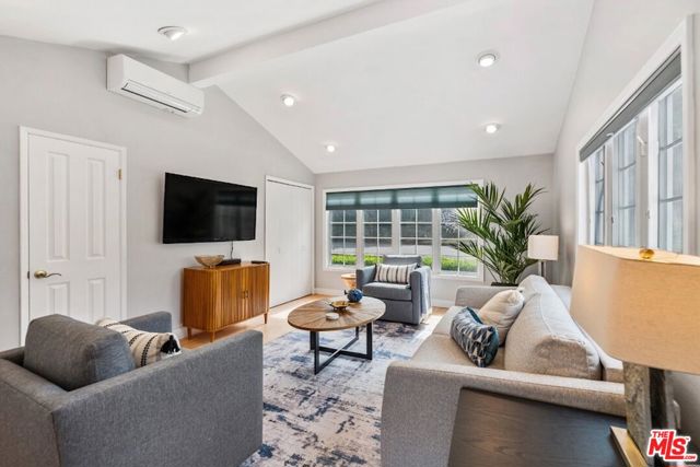 5830 Desert View Drive, La Jolla CA: https://media.crmls.org/mediaz/308236d4-b85f-446a-a4f2-e15069ee335d.jpg