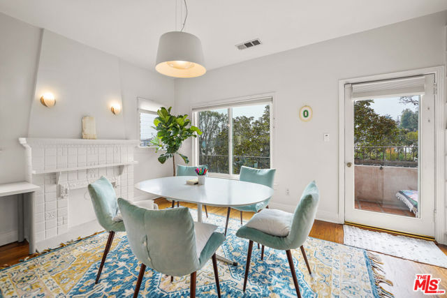 236 S 5th Avenue, Venice CA: https://media.crmls.org/mediaz/3082695a-c068-4a5f-8cee-4909b2a71af6.jpg