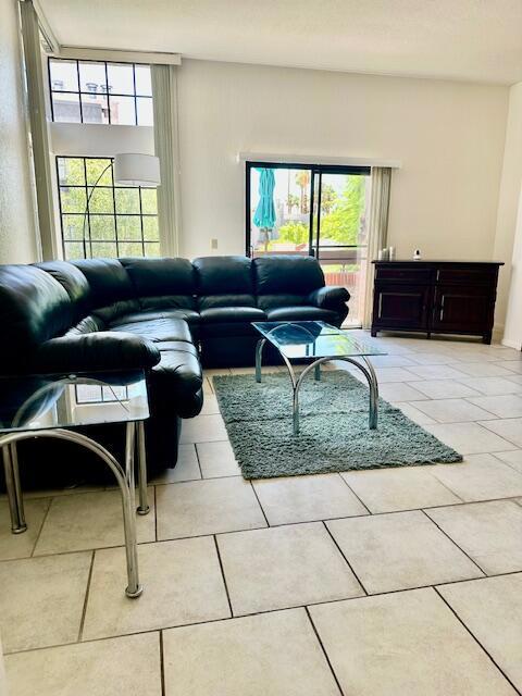 2601 S Broadmoor Drive, Palm Springs CA: https://media.crmls.org/mediaz/3082fb59-55ca-4264-b552-4b242be62763.jpg