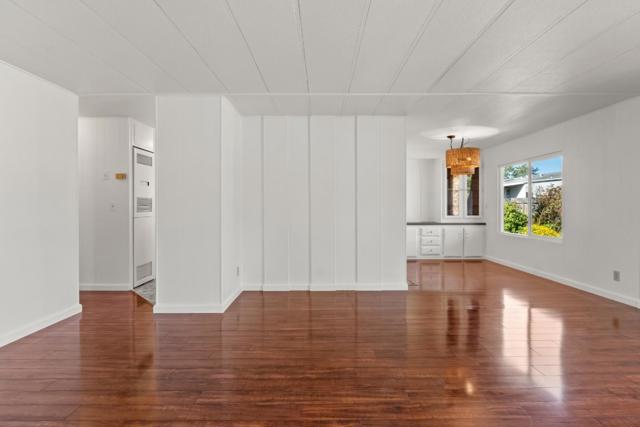 19 Dolphin Court, Half Moon Bay CA: https://media.crmls.org/mediaz/30830355-58cb-416a-85b9-15fa1786da03.jpg