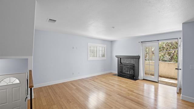 190 Bautista Court, Oceanside CA: https://media.crmls.org/mediaz/30835410-7a5d-4dc2-96ae-288e2993e4c2.jpg