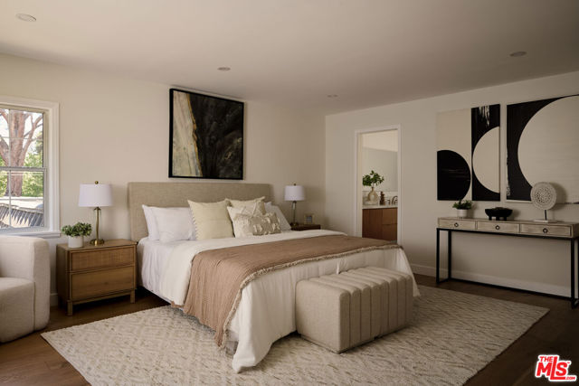 5271 Woodlake Avenue, Woodland Hills CA: https://media.crmls.org/mediaz/3083bb4d-7ff3-486d-a9d1-987b66b1d8dd.jpg