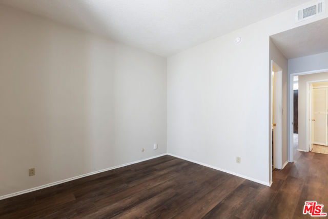 4641 Fulton Avenue, Sherman Oaks CA: https://media.crmls.org/mediaz/308443d7-0654-4c4e-be8c-8b77c922db40.jpg