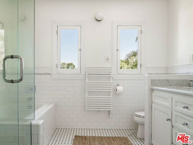 131 S Arden Boulevard, Los Angeles CA: https://media.crmls.org/mediaz/3085c3c7-0e56-493a-824b-ee180e92f093.jpg