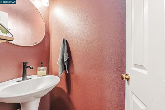 10630 Roys Hill Ln, Dublin CA: https://media.crmls.org/mediaz/30865086-a546-4f21-a6d2-8aa9412f960f.jpg