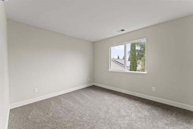 204 Daylily Ln, Patterson CA: https://media.crmls.org/mediaz/30865c38-1cf4-46d4-8d2f-d0282b357b18.jpg