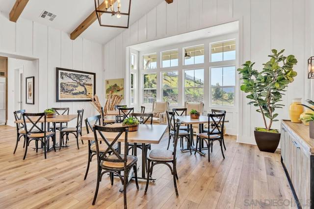 35805 Shetland Hills E, Fallbrook CA: https://media.crmls.org/mediaz/30865e96-a4b5-441f-9bf1-920f32803301.jpg