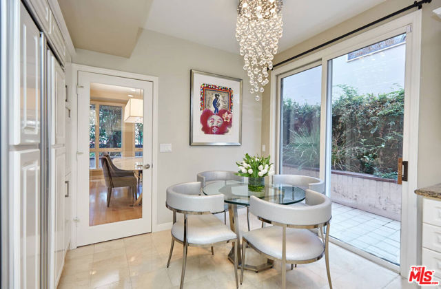 121 N Almont Drive, Beverly Hills CA: https://media.crmls.org/mediaz/3086d1e8-1d80-487d-9ea7-b01ac505155e.jpg