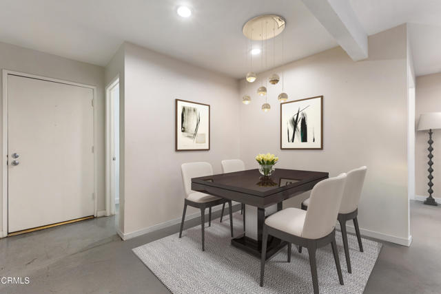 Detail Gallery Image 2 of 47 For 11912 Riverside Dr #20,  Valley Village,  CA 91607 - 2 Beds | 3 Baths