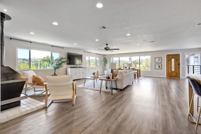 20809 Viento Valle, Escondido CA: https://media.crmls.org/mediaz/30873fe2-dee7-4769-b678-685687560185.jpg