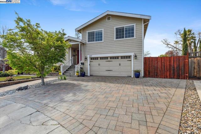 297 Ludlow Pl, San Ramon CA: https://media.crmls.org/mediaz/30878283-325e-423e-aa28-71cb3bac1044.jpg