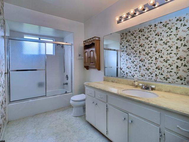 Detail Gallery Image 14 of 53 For 1918 Grove Rd, El Cajon,  CA 92020 - 4 Beds | 2/1 Baths