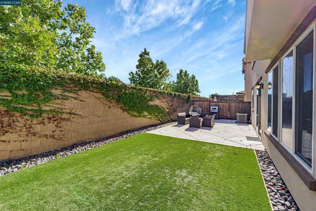 158 Wooley Creek Way, Brentwood CA: https://media.crmls.org/mediaz/3088cd03-4220-4dc6-8735-0f36ae3ccb5f.jpg