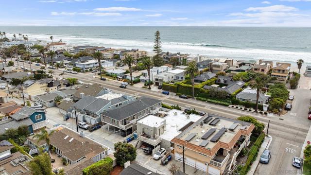 1943 45 Coast Blvd, Del Mar CA: https://media.crmls.org/mediaz/308907c4-1de0-4bde-bafd-e847e17d214d.jpg