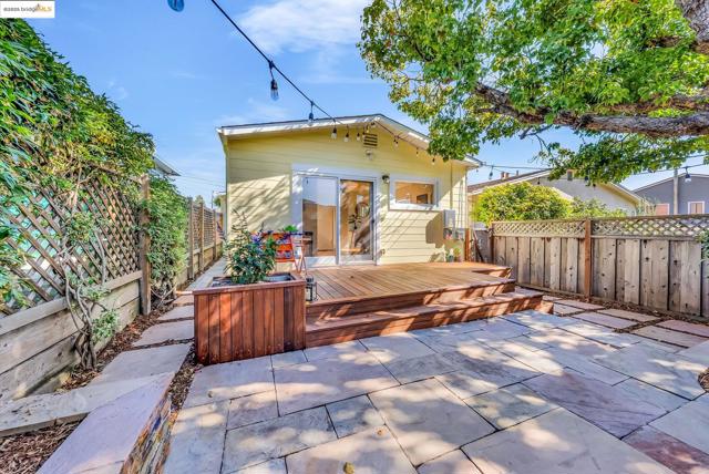 7231 Plank Ave, El Cerrito CA: https://media.crmls.org/mediaz/30890bfe-7126-4019-b457-928ceedf60d4.jpg