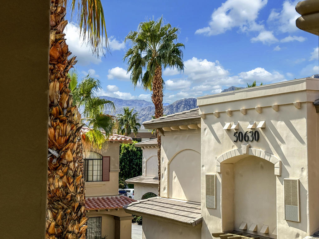https://media.crmls.org/mediaz/308912c6-9c50-4277-bc8b-6a09c1f0d0ef.jpg?preset=X-Large