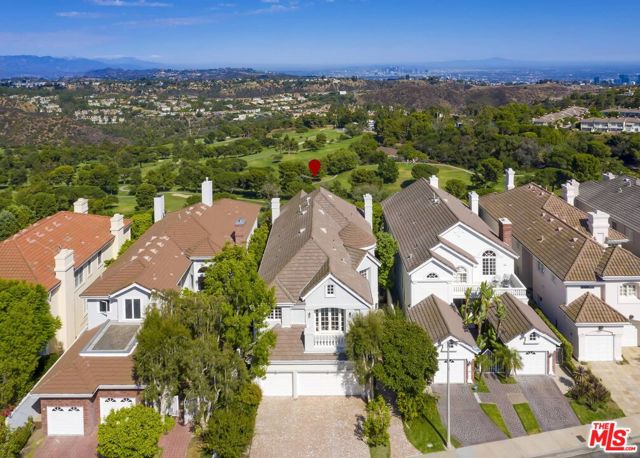 2322 Canyonback Road, Los Angeles CA: https://media.crmls.org/mediaz/308961a3-7668-44b3-8e41-ccc2b1984998.jpg