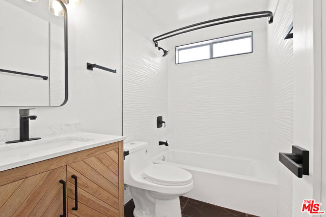 14110 Yukon Avenue, Hawthorne CA: https://media.crmls.org/mediaz/3089a80b-a96f-4928-9e6a-cef2bd7c2e40.jpg