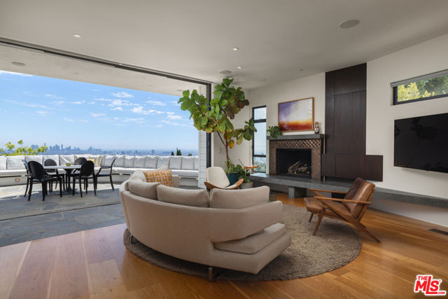 3 Bed Home for Sale in Los Angeles, California