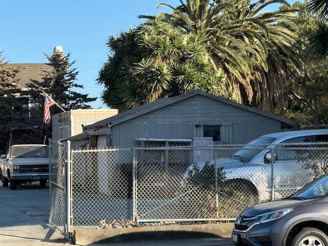 1391 State Street,  CA: https://media.crmls.org/mediaz/3089f53b-2530-4665-98c5-75d4c03e7bc4.jpg